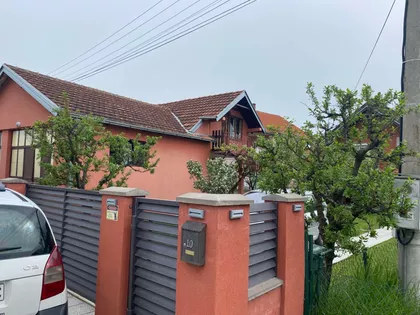 Tina Ujevića | 4zida.rs