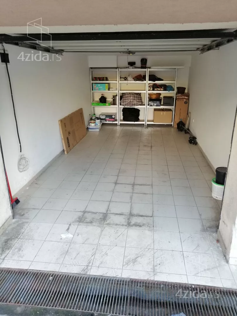 Četvoroiposoban stan | 4zida