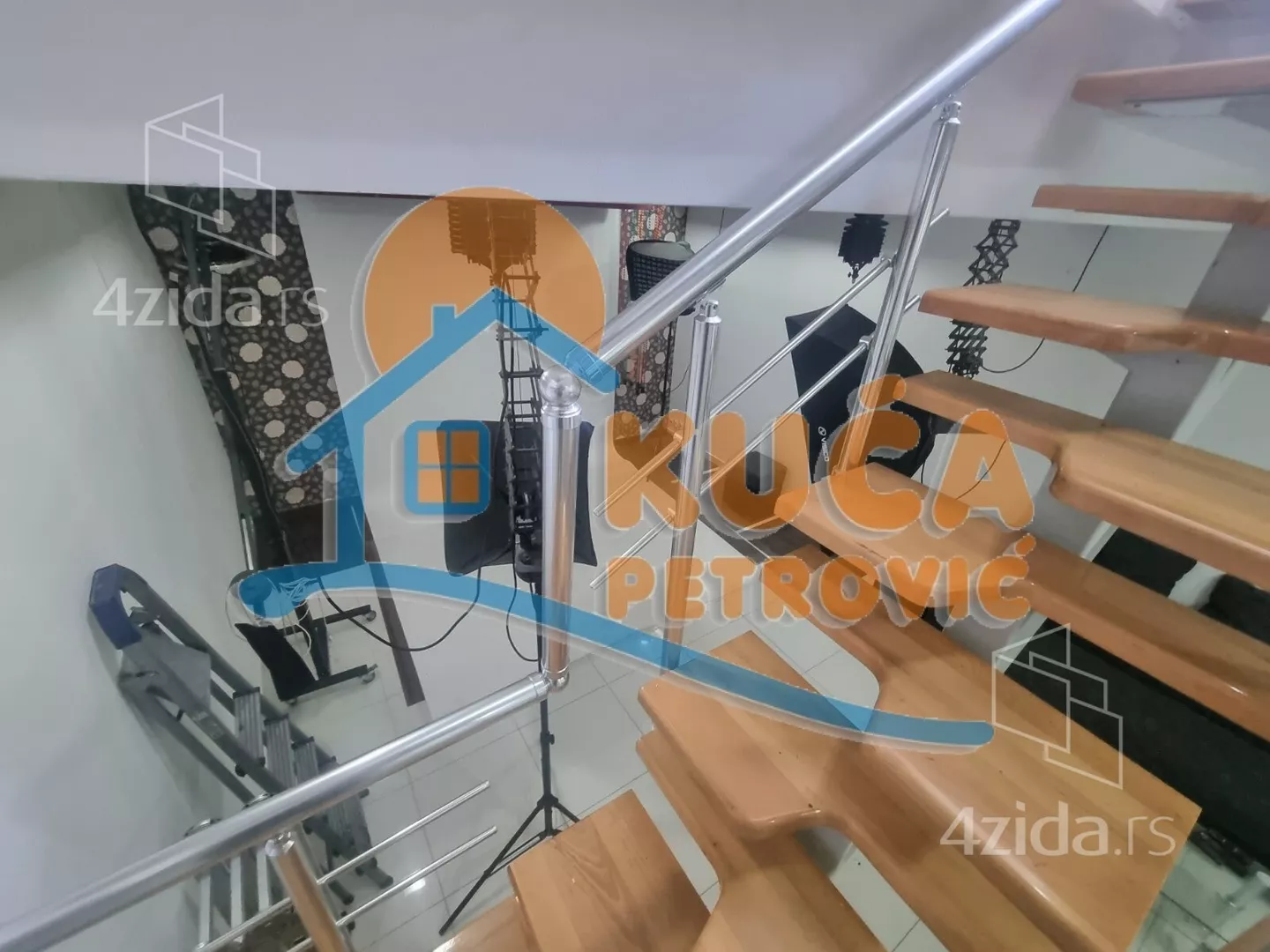 Lokal | 4zida