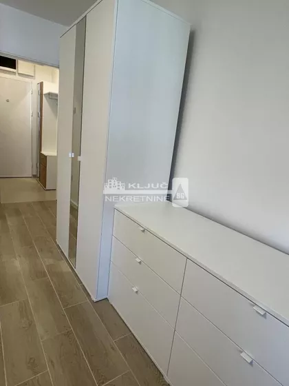 Milana Bartoša | 4zida.rs