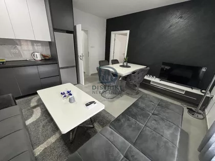 Crveni Pevac | 4zida.rs