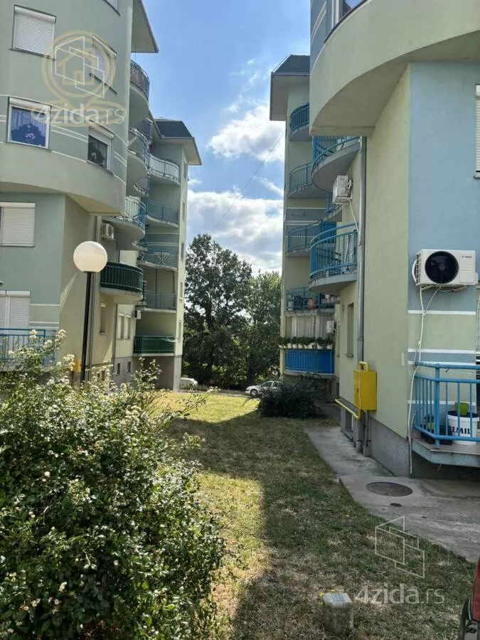 Šestosoban stan | 4zida