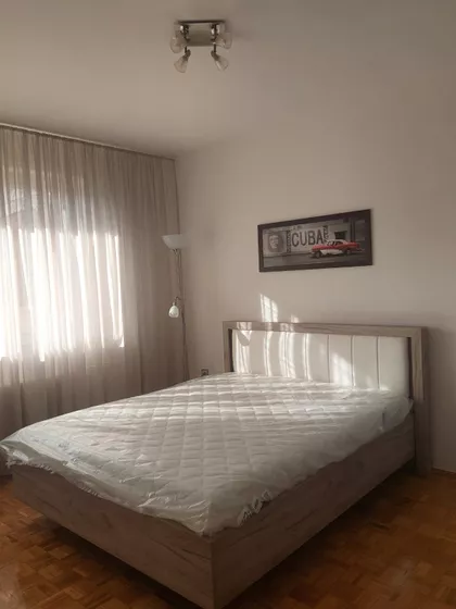 Vukov Spomenik | 4zida.rs