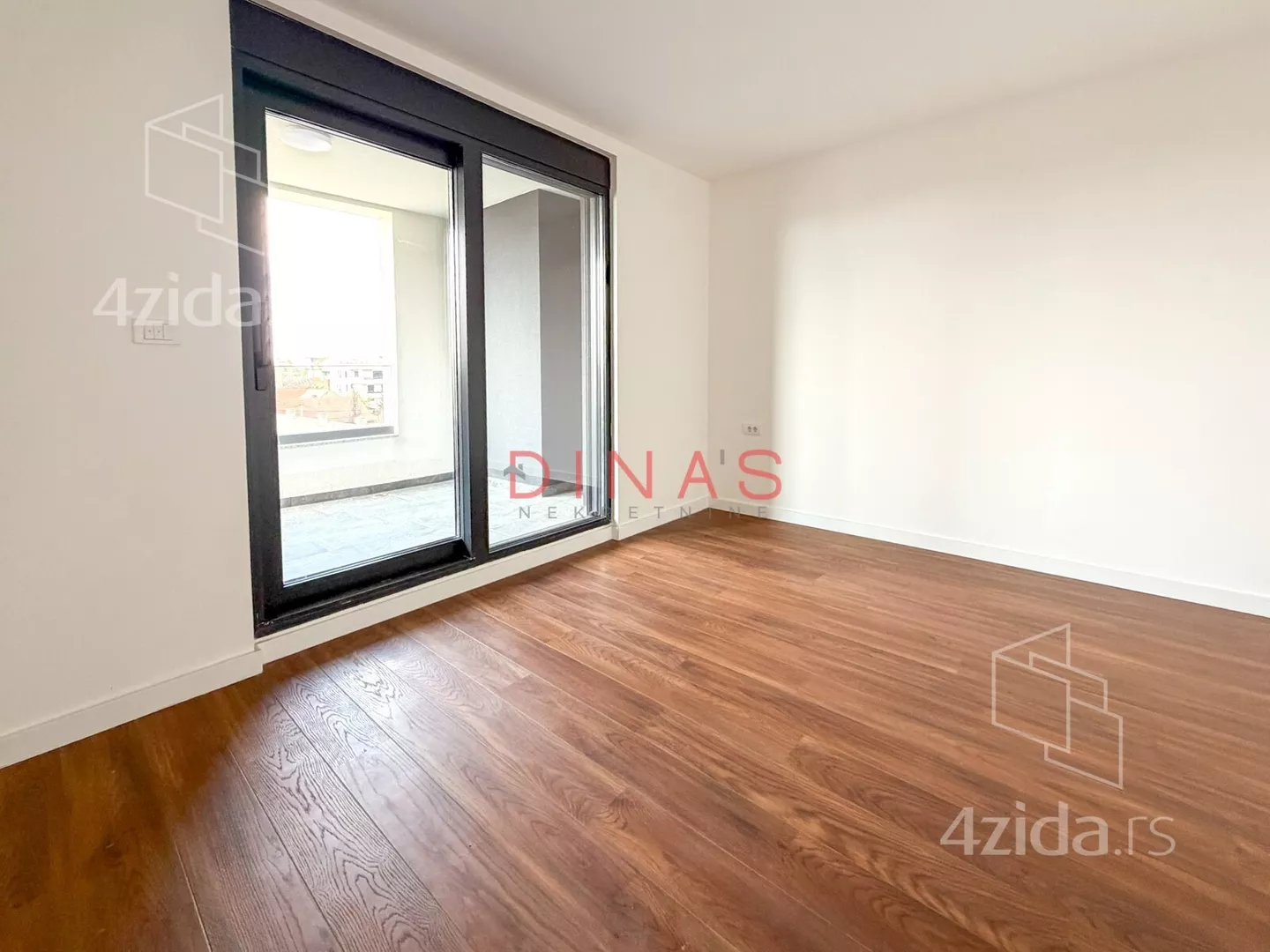 Šestosoban stan | 4zida