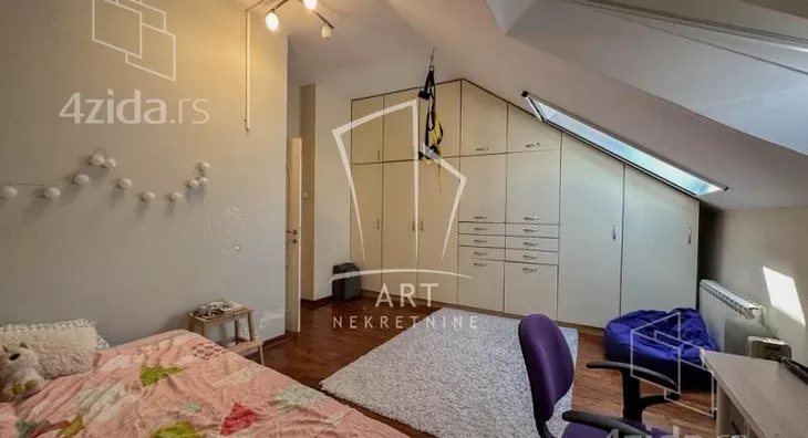 Petosoban stan | 4zida