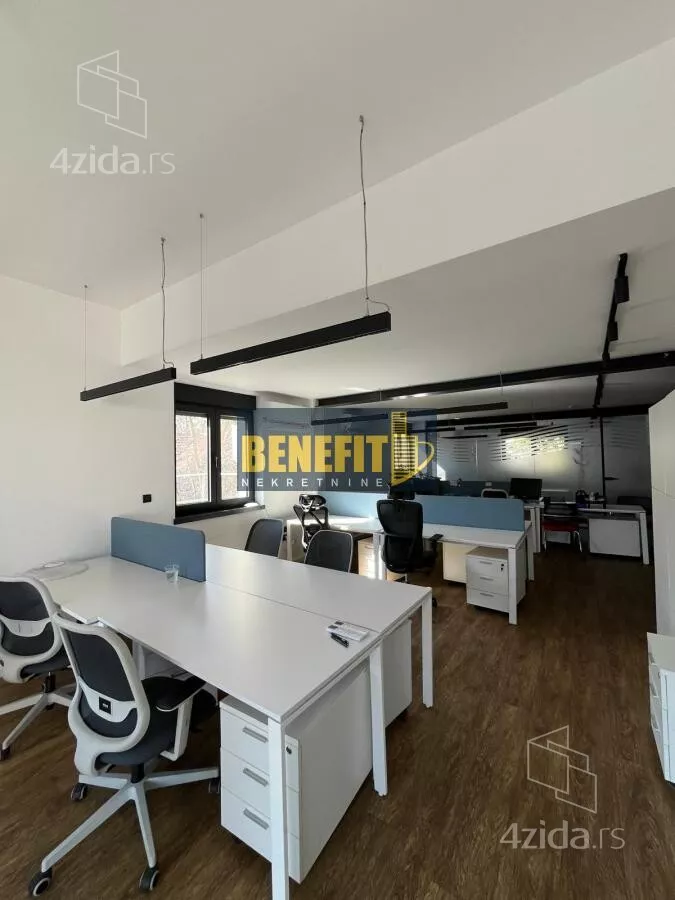 Poslovna zgrada | 4zida