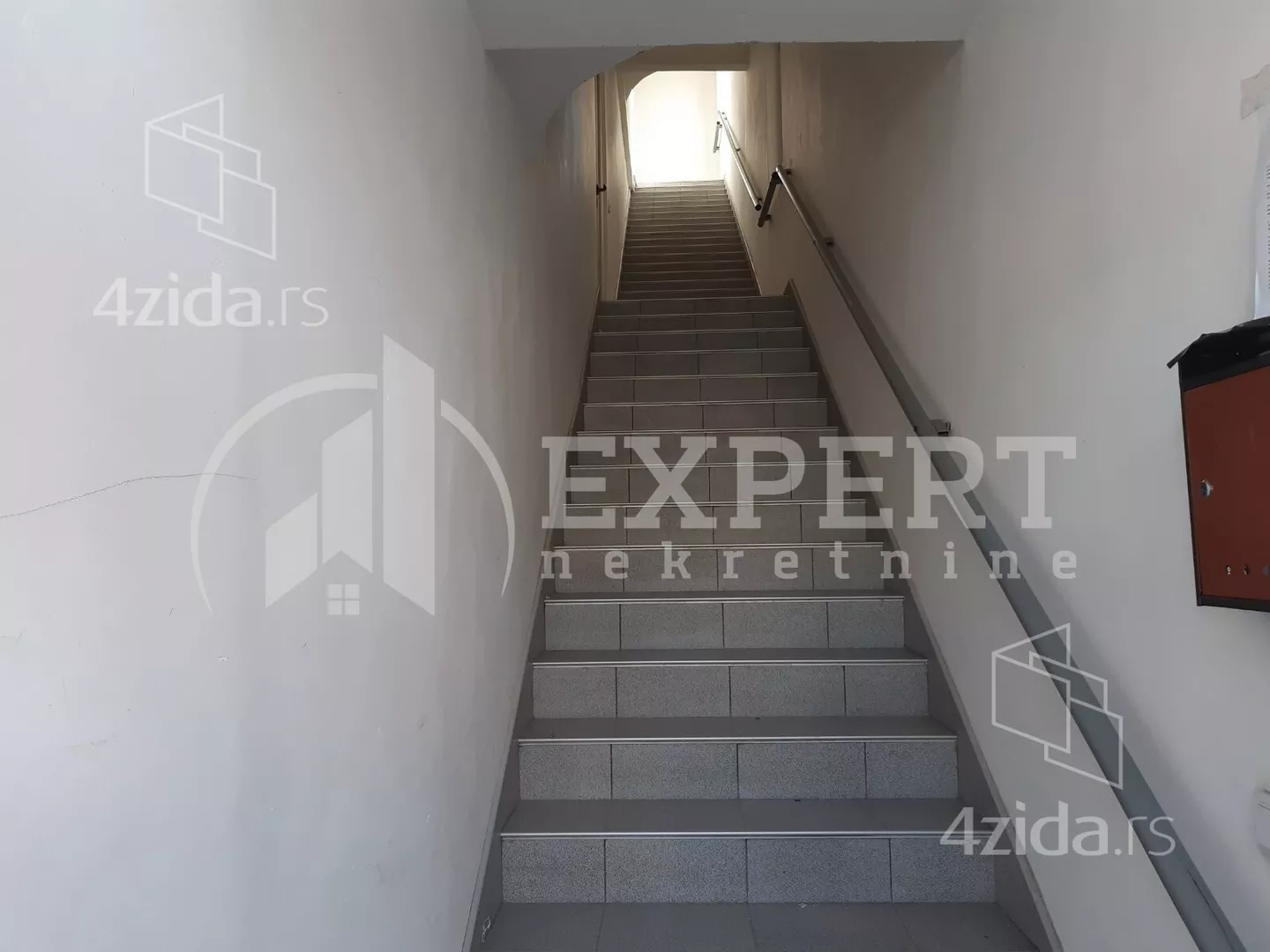 Lokal | 4zida