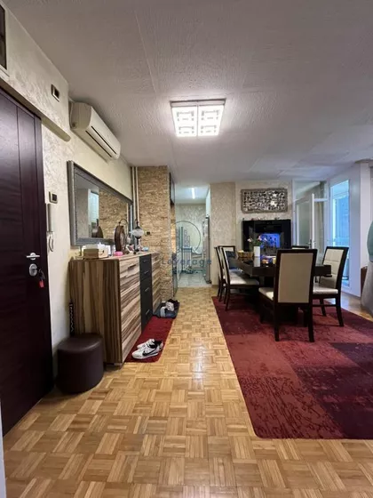 Jovana Stojsavljevića | 4zida.rs