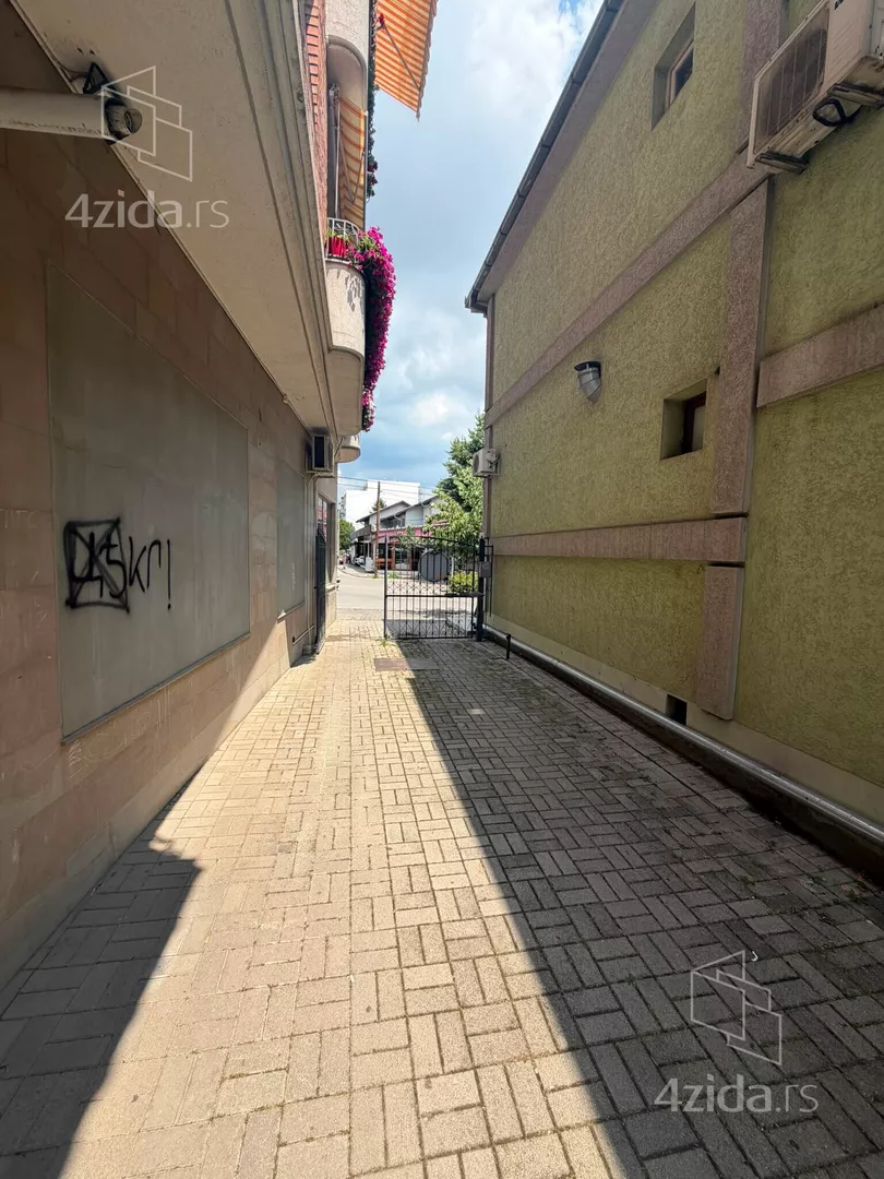 Lokal | 4zida