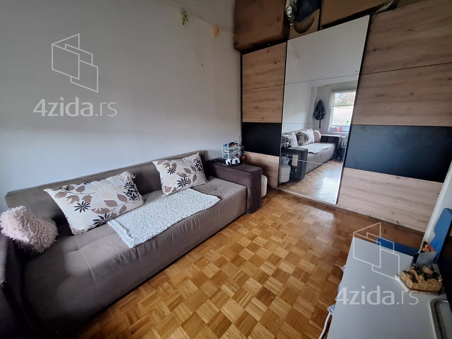 Troiposoban stan | 4zida