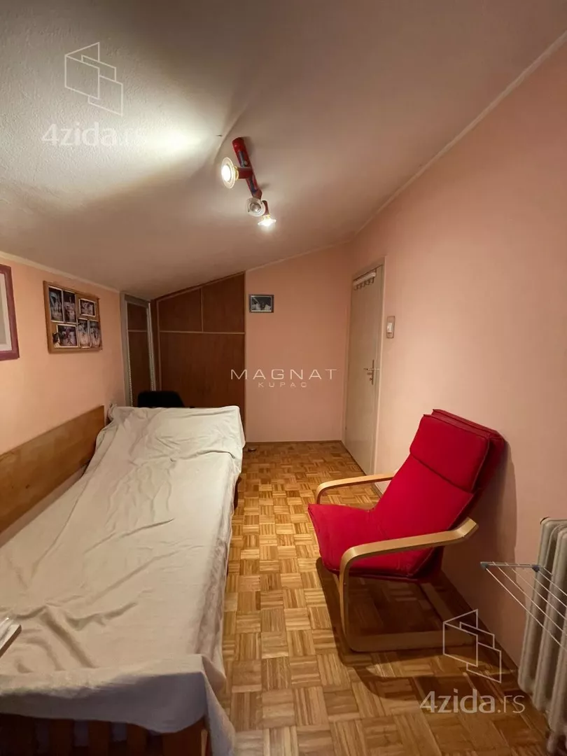Šestoiposoban stan | 4zida