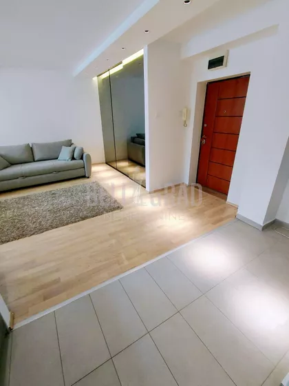 Višnjićeva | 4zida.rs