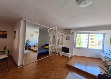 Ustanička | 4zida.rs