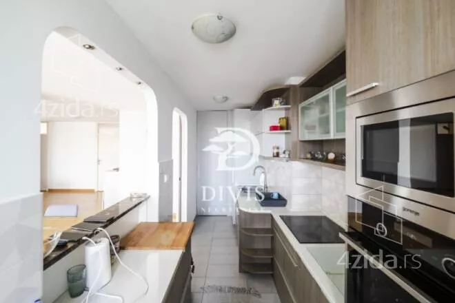 Četvoroiposoban stan | 4zida