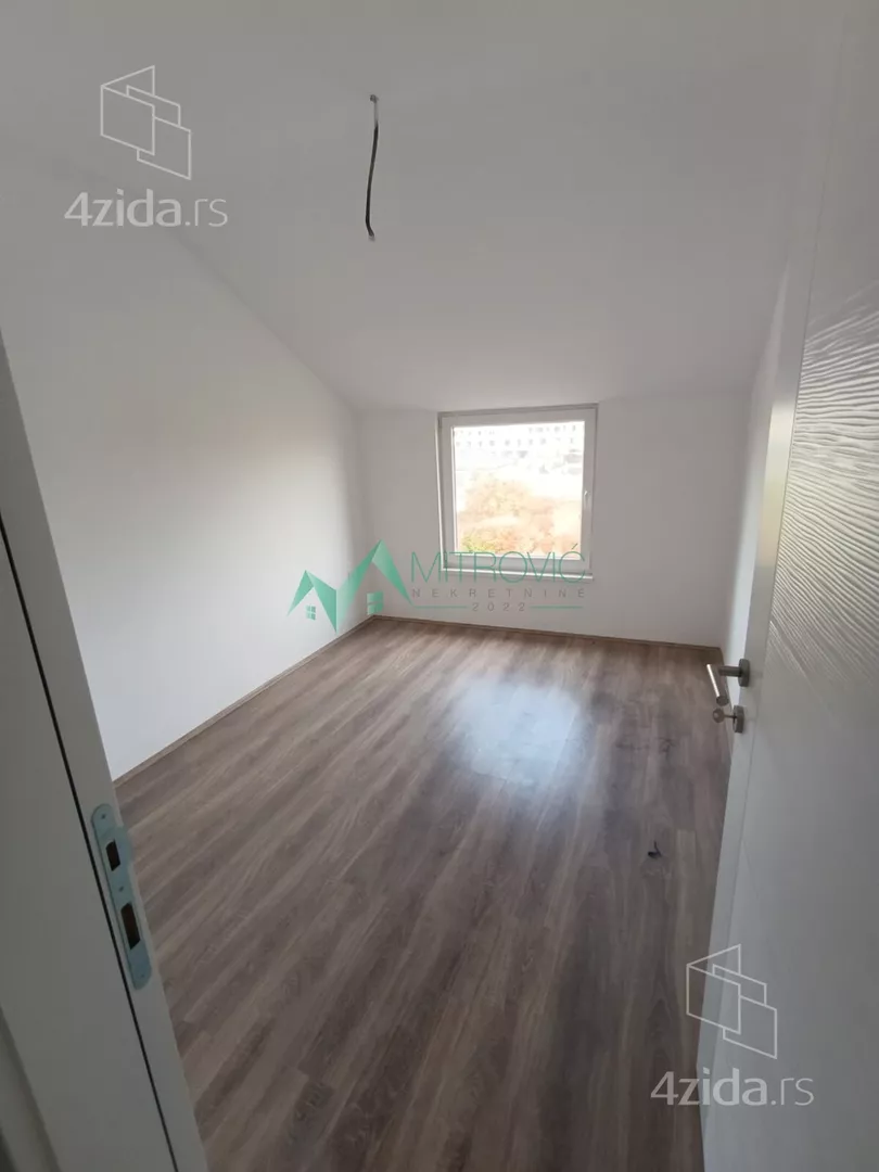Šestosoban stan | 4zida
