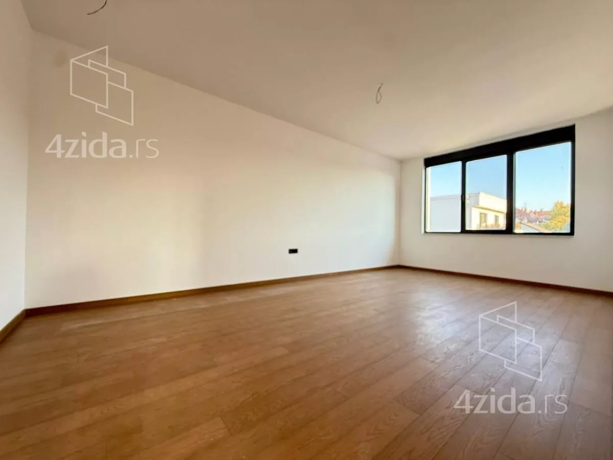 Petosoban stan | 4zida