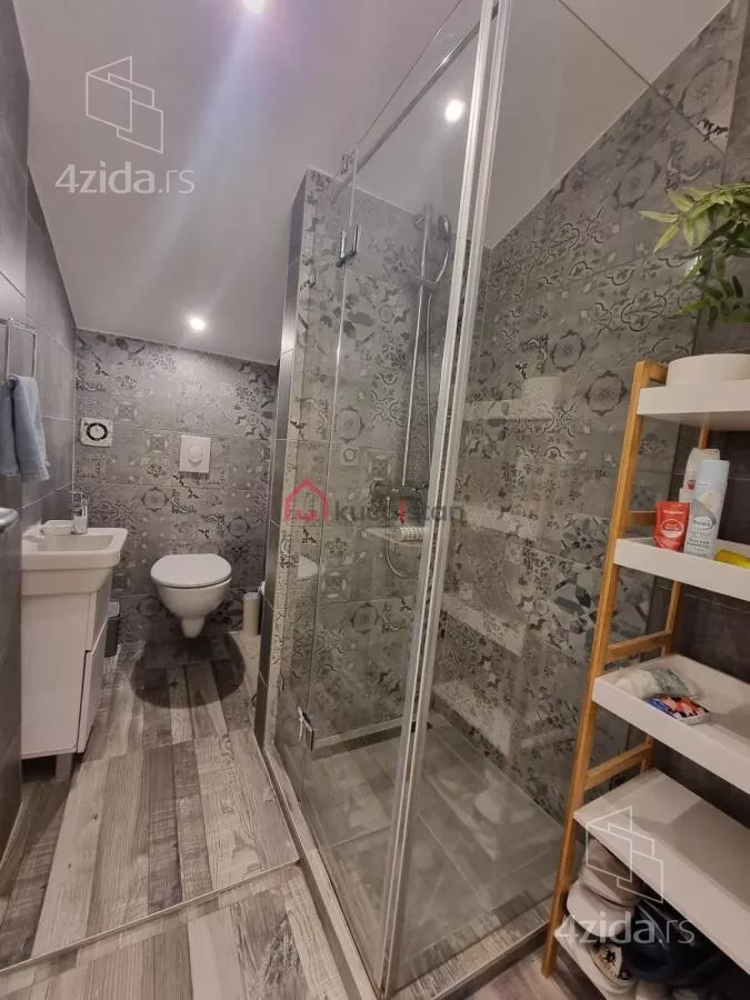 Sedmosoban stan | 4zida