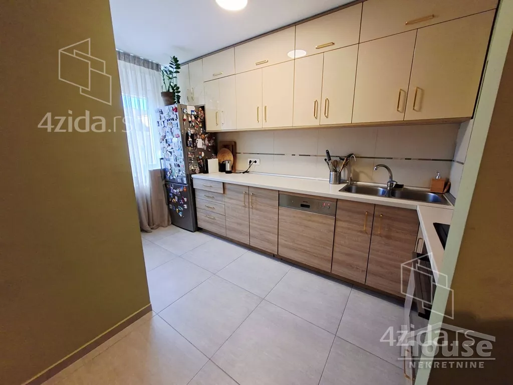 Četvorosoban stan | 4zida