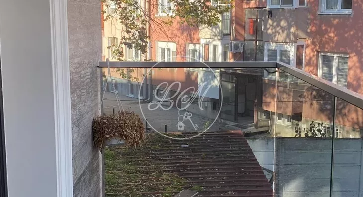 Šestoiposoban stan | 4zida