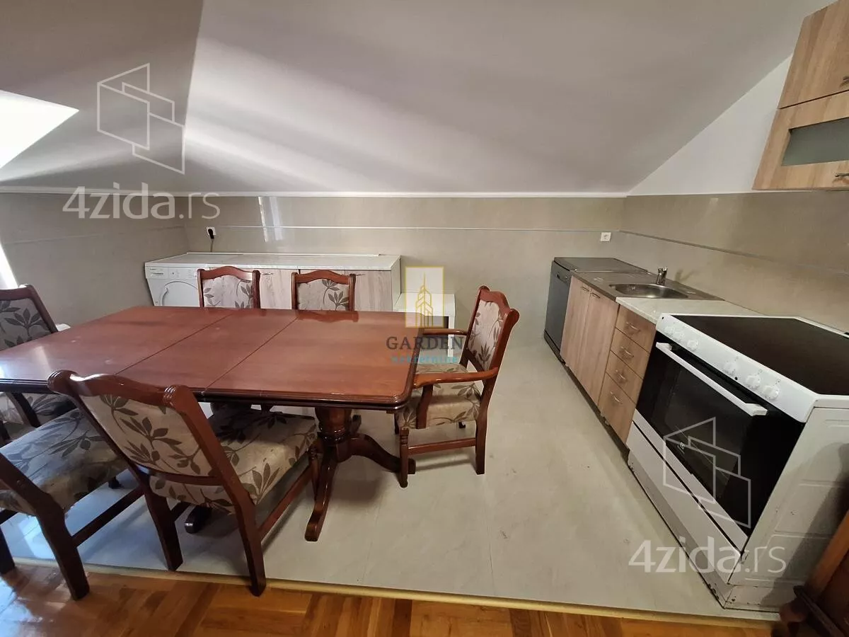 Troiposoban stan | 4zida