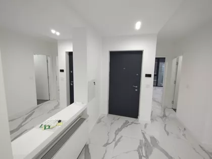 Crveni Pevac | 4zida.rs