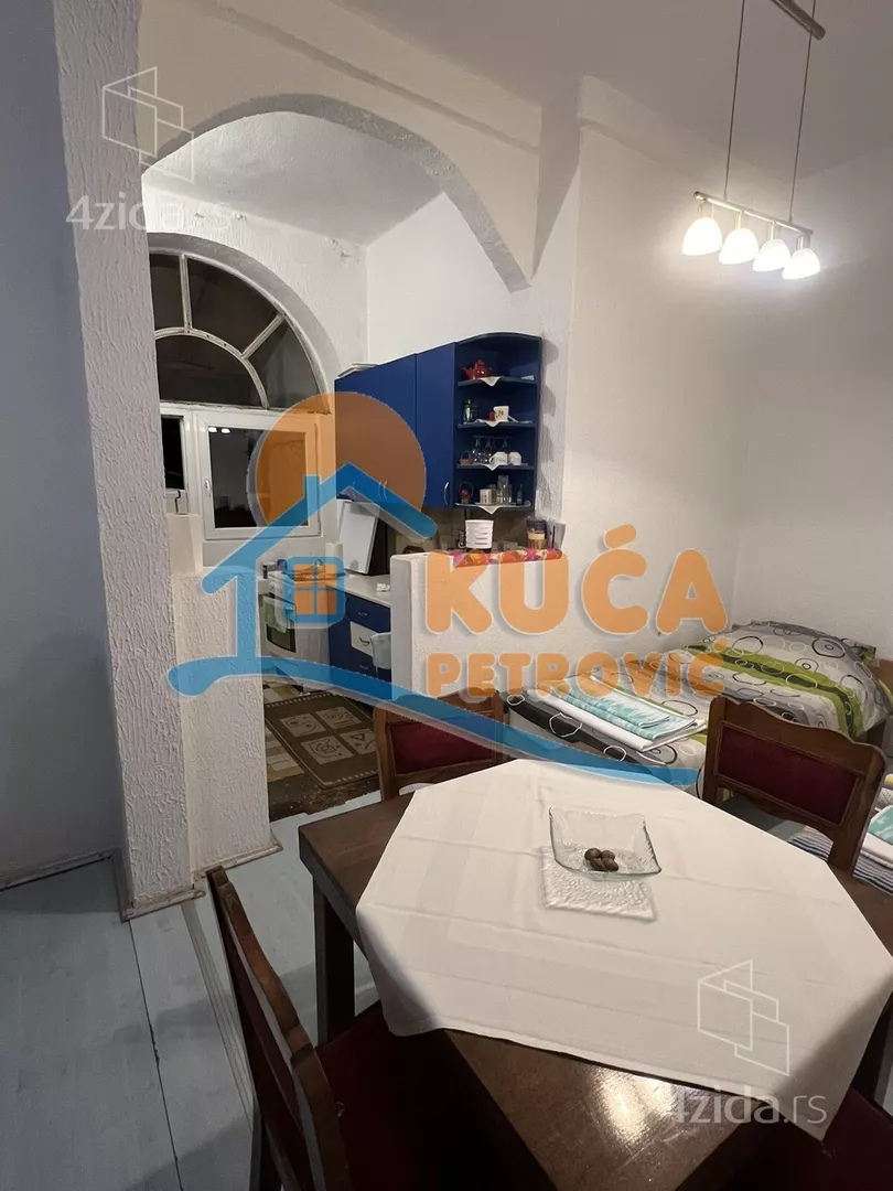 Troiposoban stan | 4zida