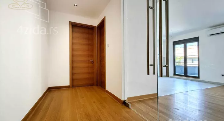 Četvoroiposoban stan | 4zida