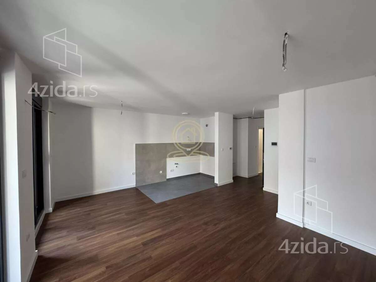 Šestosoban stan | 4zida