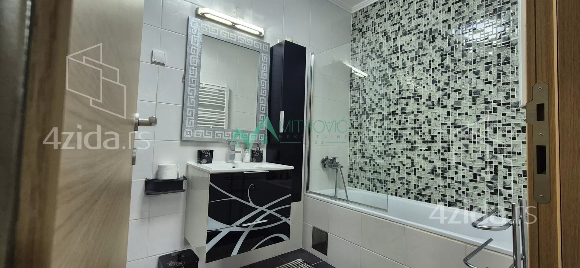 Četvoroiposoban stan | 4zida