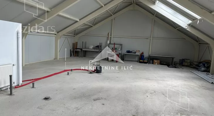 Poslovna zgrada | 4zida