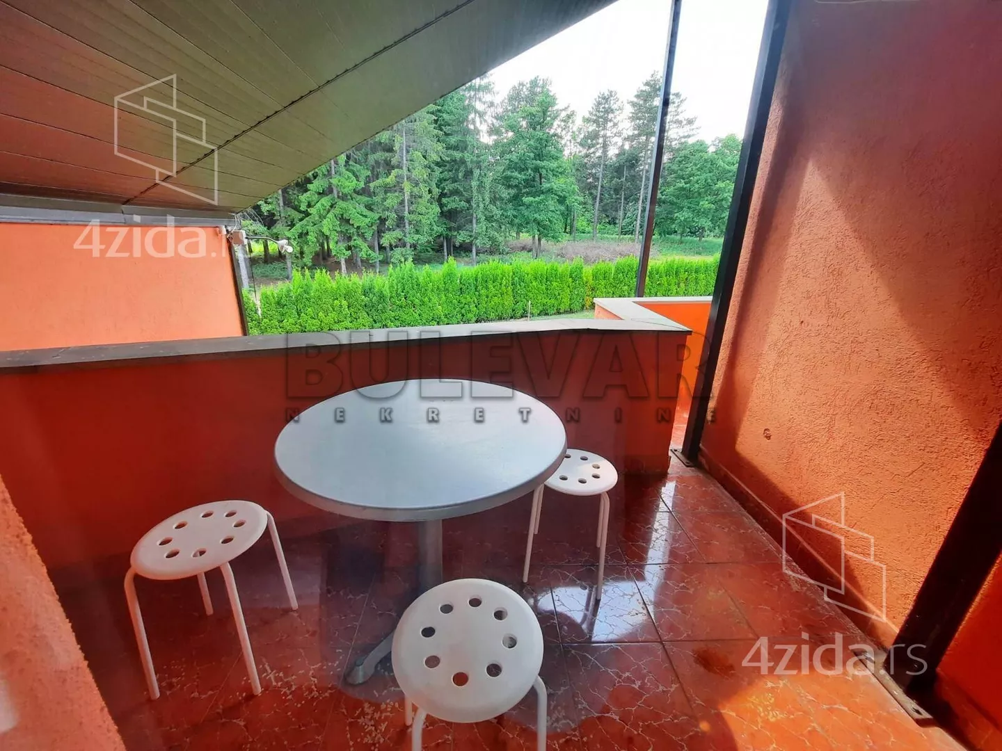 Lokal | 4zida