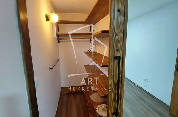 Četvoroiposoban stan | 4zida