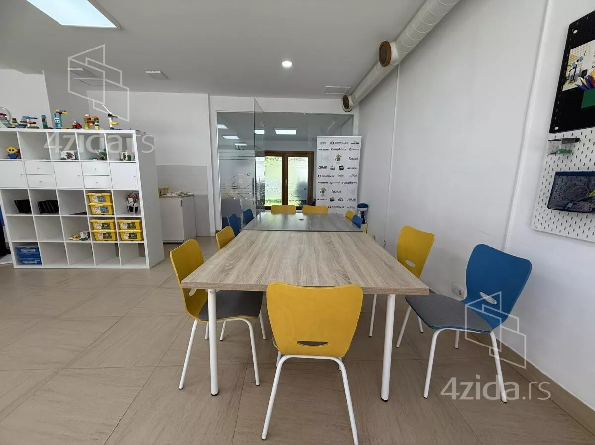 Lokal | 4zida