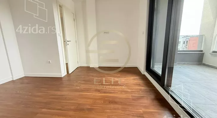 Šestosoban stan | 4zida