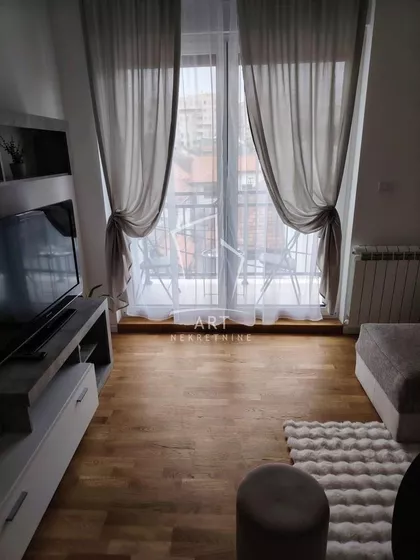 Krfska | 4zida.rs