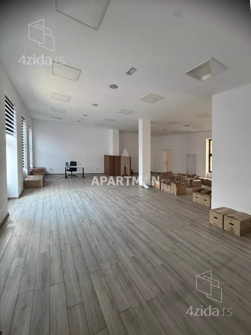 Poslovna zgrada | 4zida