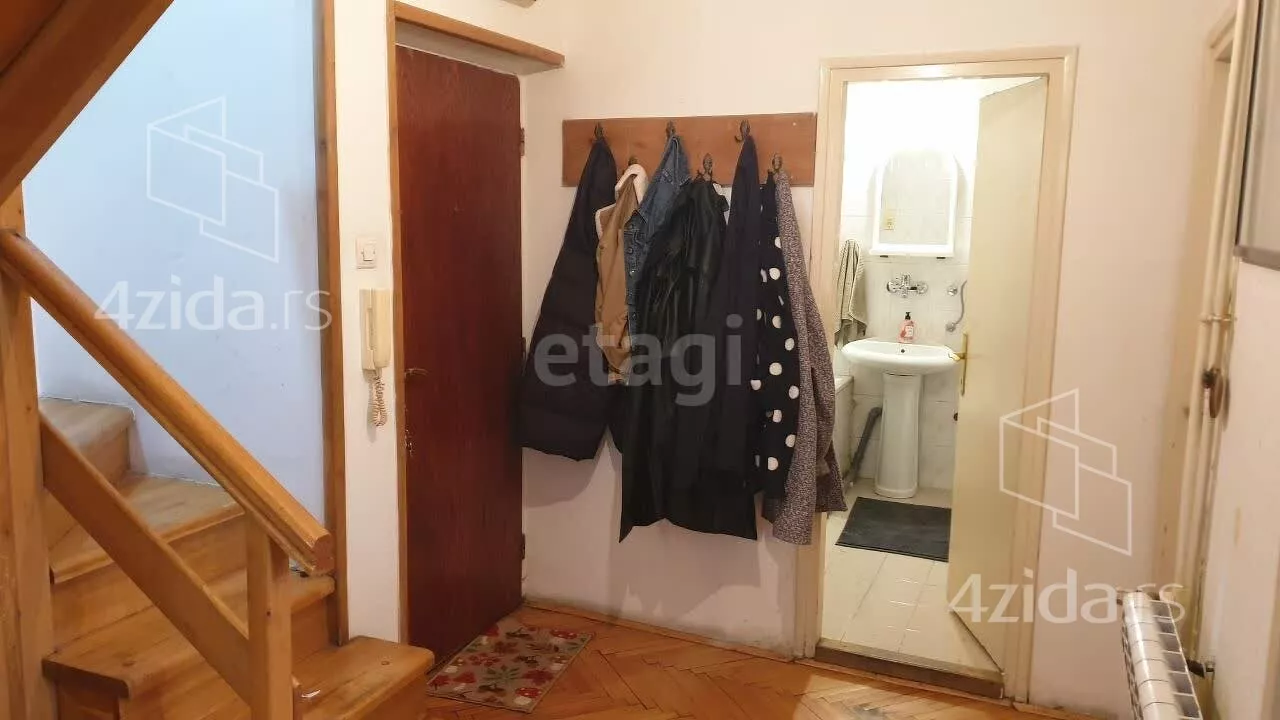 Šestosoban stan | 4zida