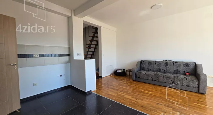 Četvoroiposoban stan | 4zida