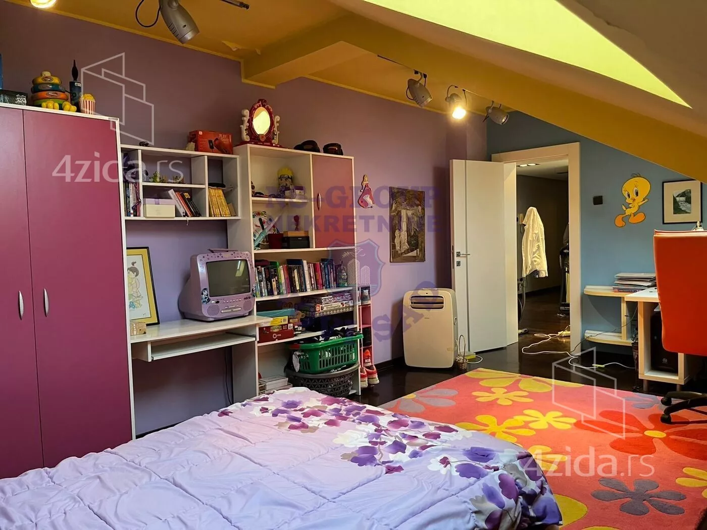 Sedmosoban stan | 4zida