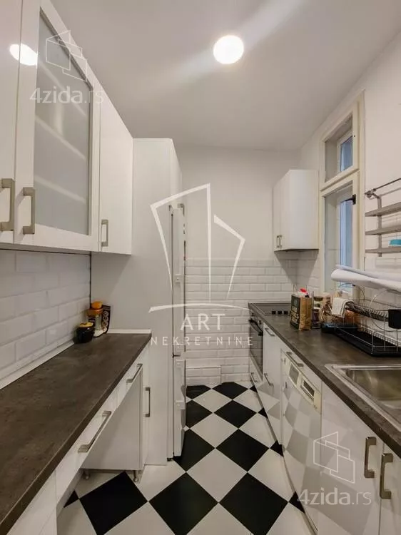 Četvoroiposoban stan | 4zida