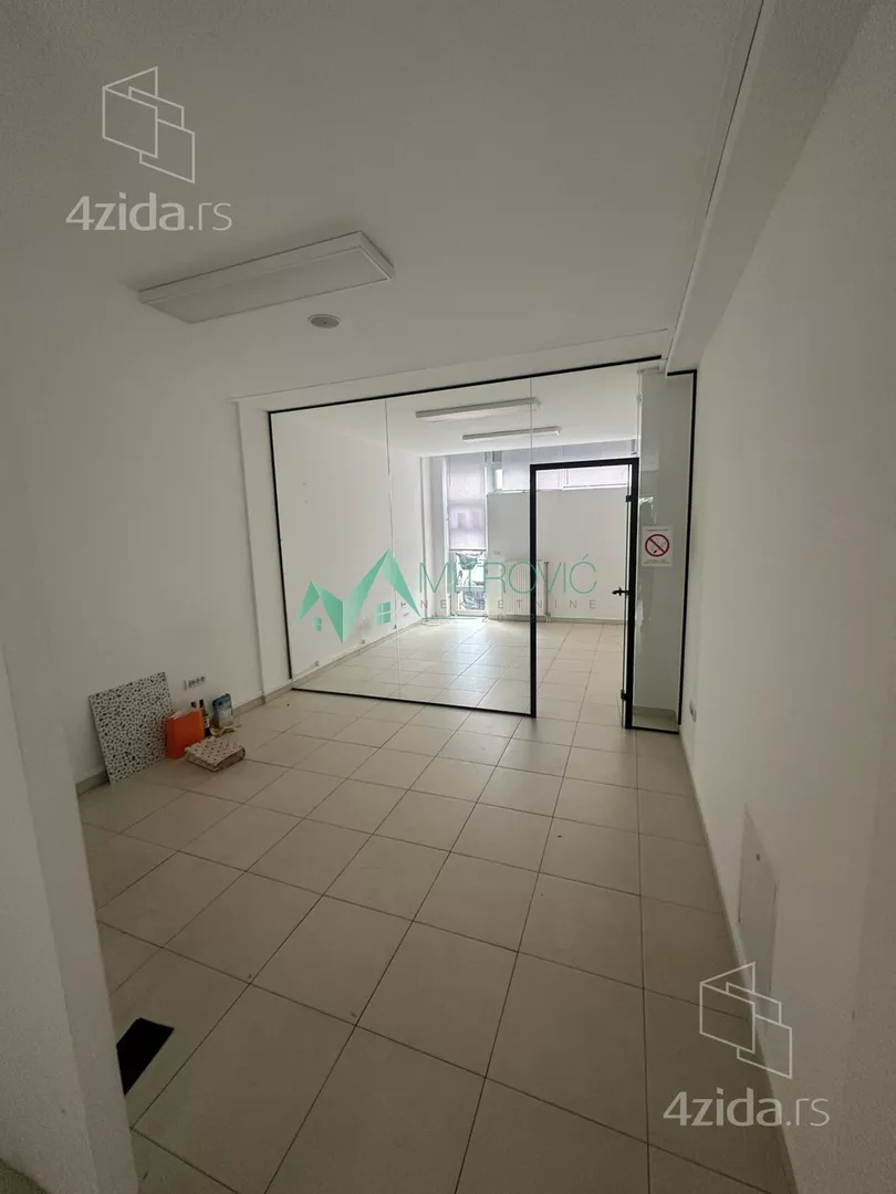 Lokal za izdavanje, Бульвар Европы, 1.100€, 95m² — фото