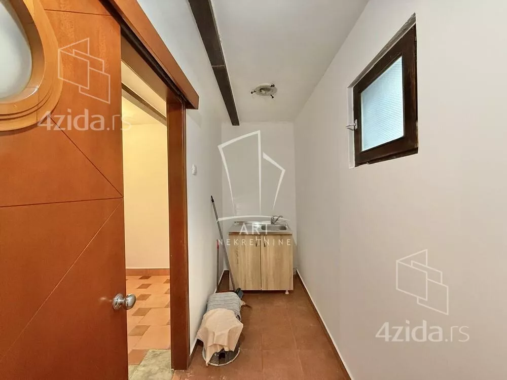 Lokal | 4zida