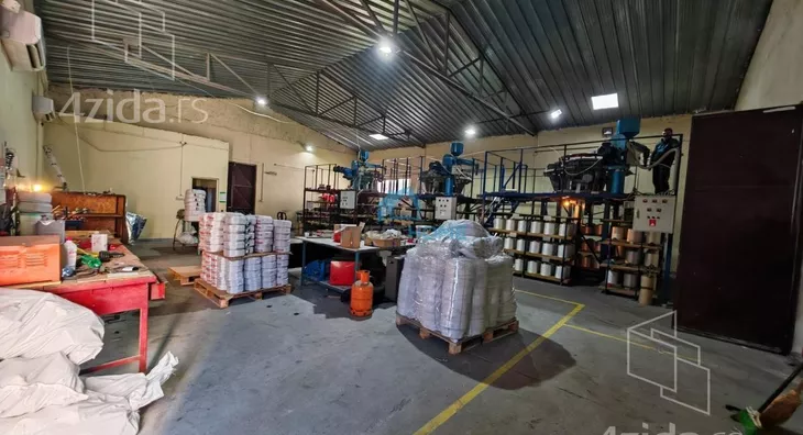 Poslovna zgrada | 4zida