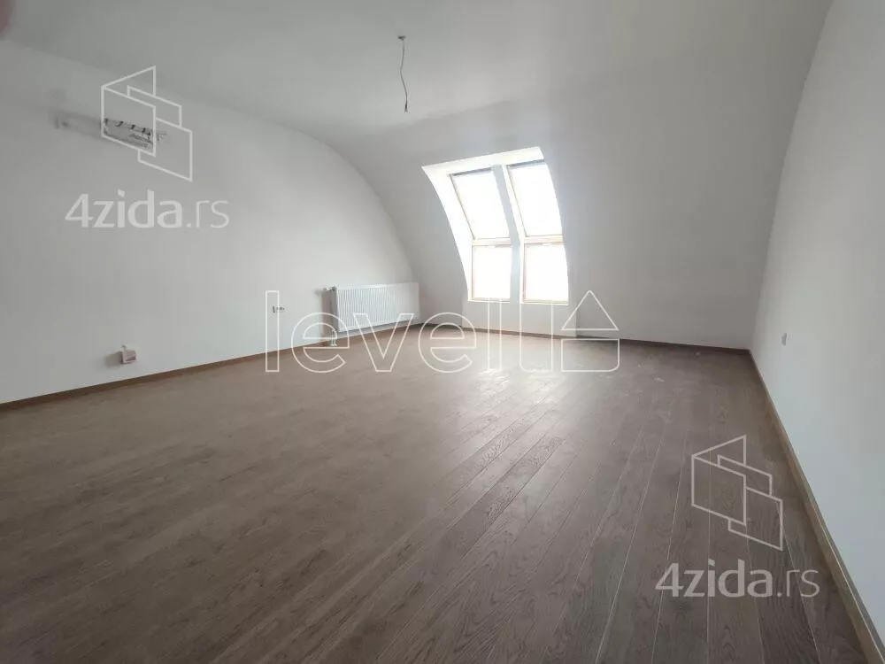 Šestosoban stan | 4zida