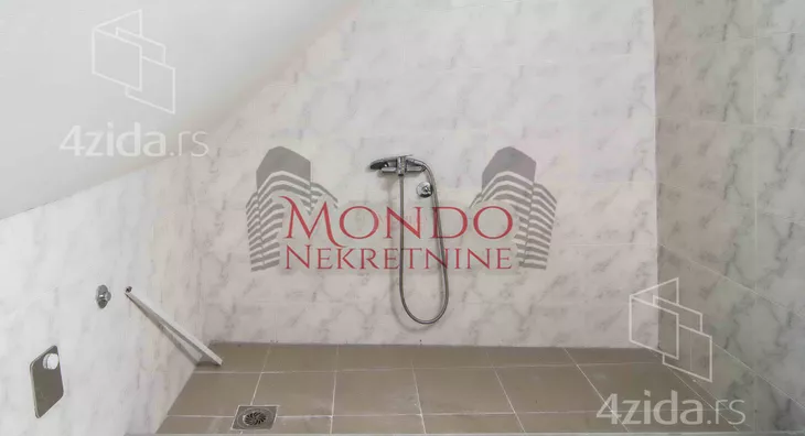 Poslovna zgrada | 4zida