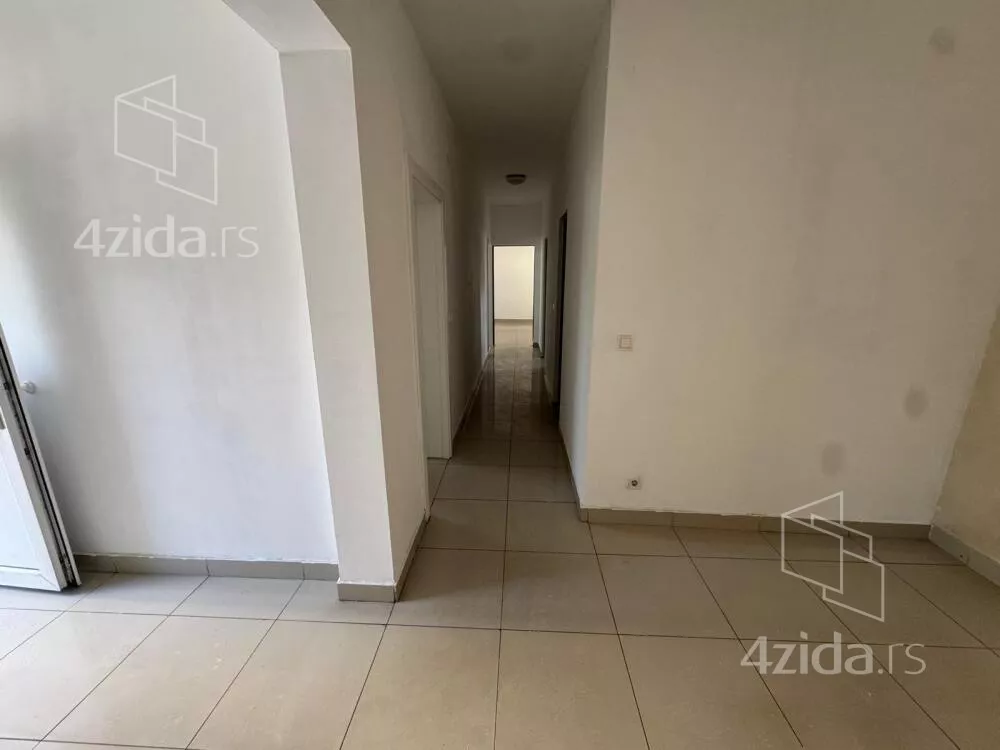 Lokal | 4zida
