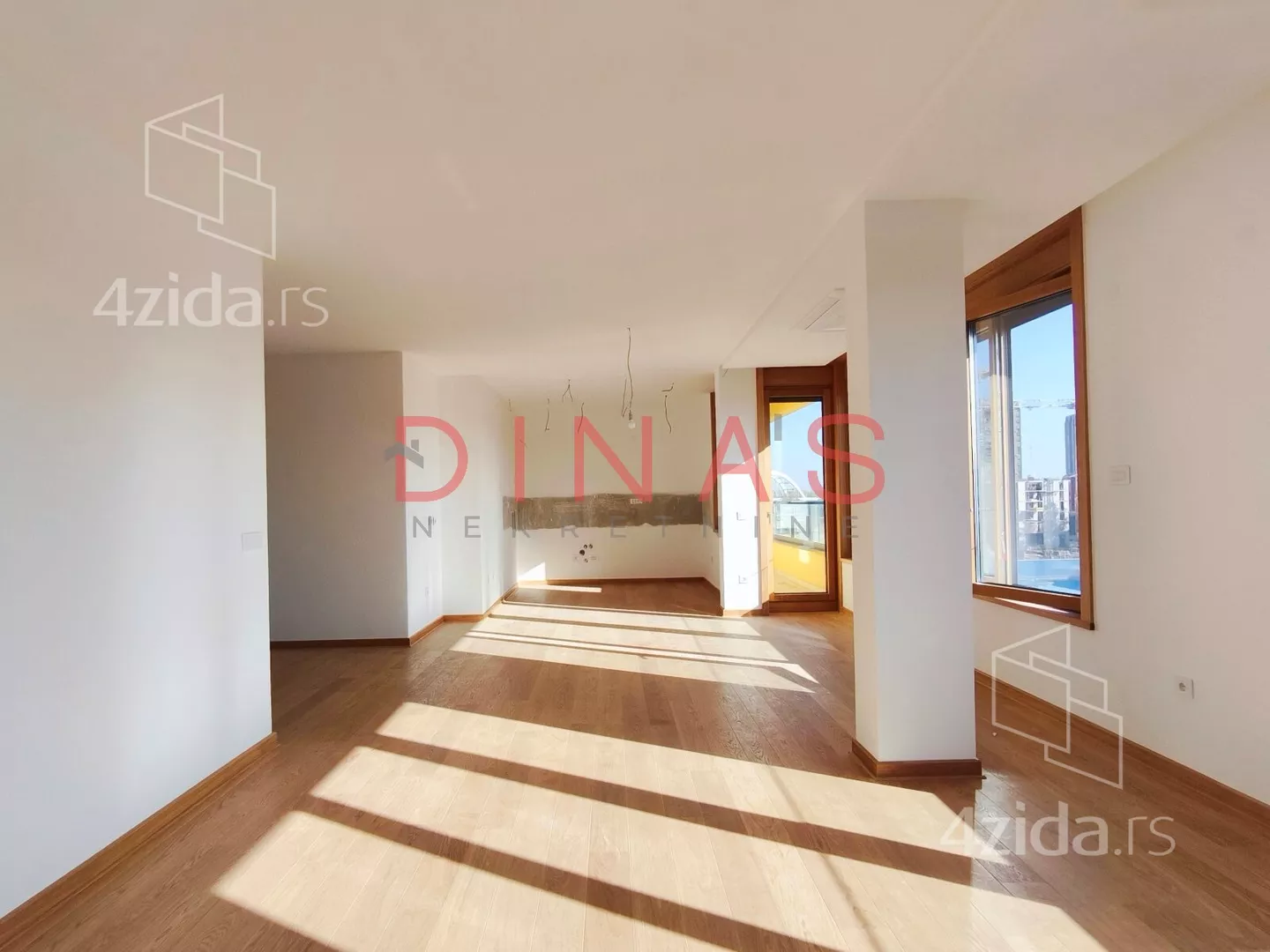 Četvoroiposoban stan | 4zida