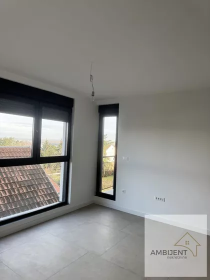 Stari Banovci | 4zida.rs