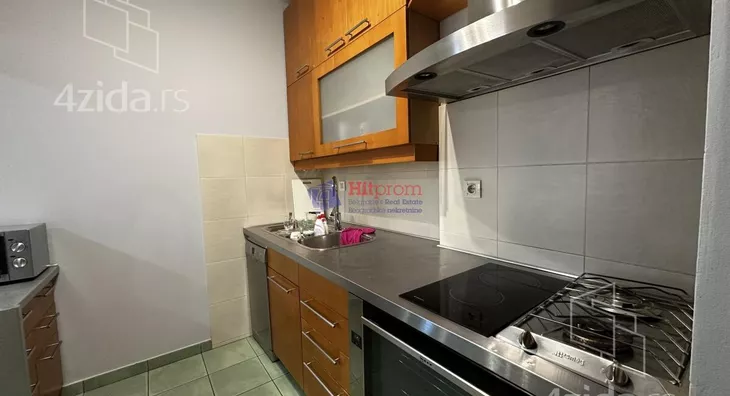 Četvoroiposoban stan | 4zida