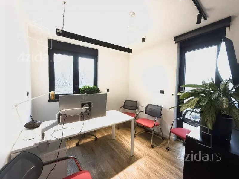 Poslovna zgrada | 4zida